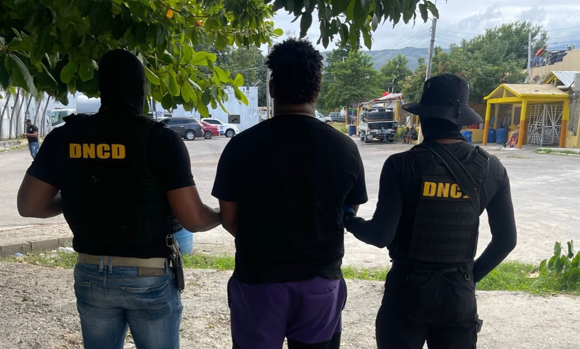 Capturan hombre vinculado al decomiso de 168 paquetes de cocaína en Barahona