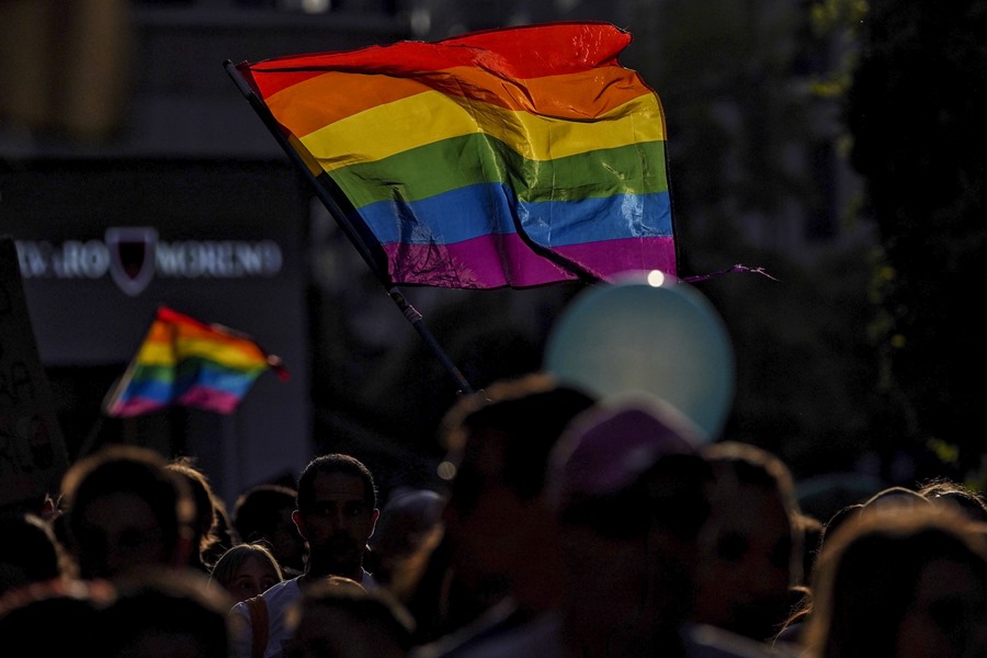 Deja su acta el edil de Vox de Mérida que equiparó la bandera LGBTI a la de los “pedófilos”
