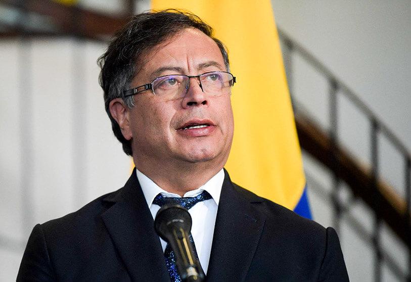 Investigan presuntas irregularidades en los costos del avión de la campaña Petro