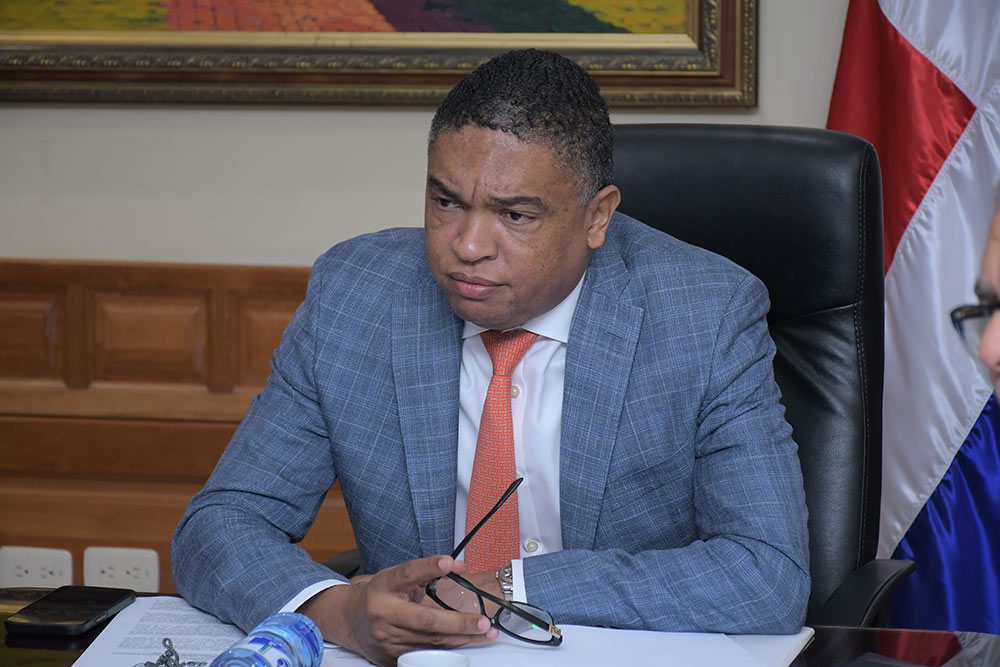 Yván Lorenzo entiende Abinader quiere «lavarse las manos» con la Ley DNI