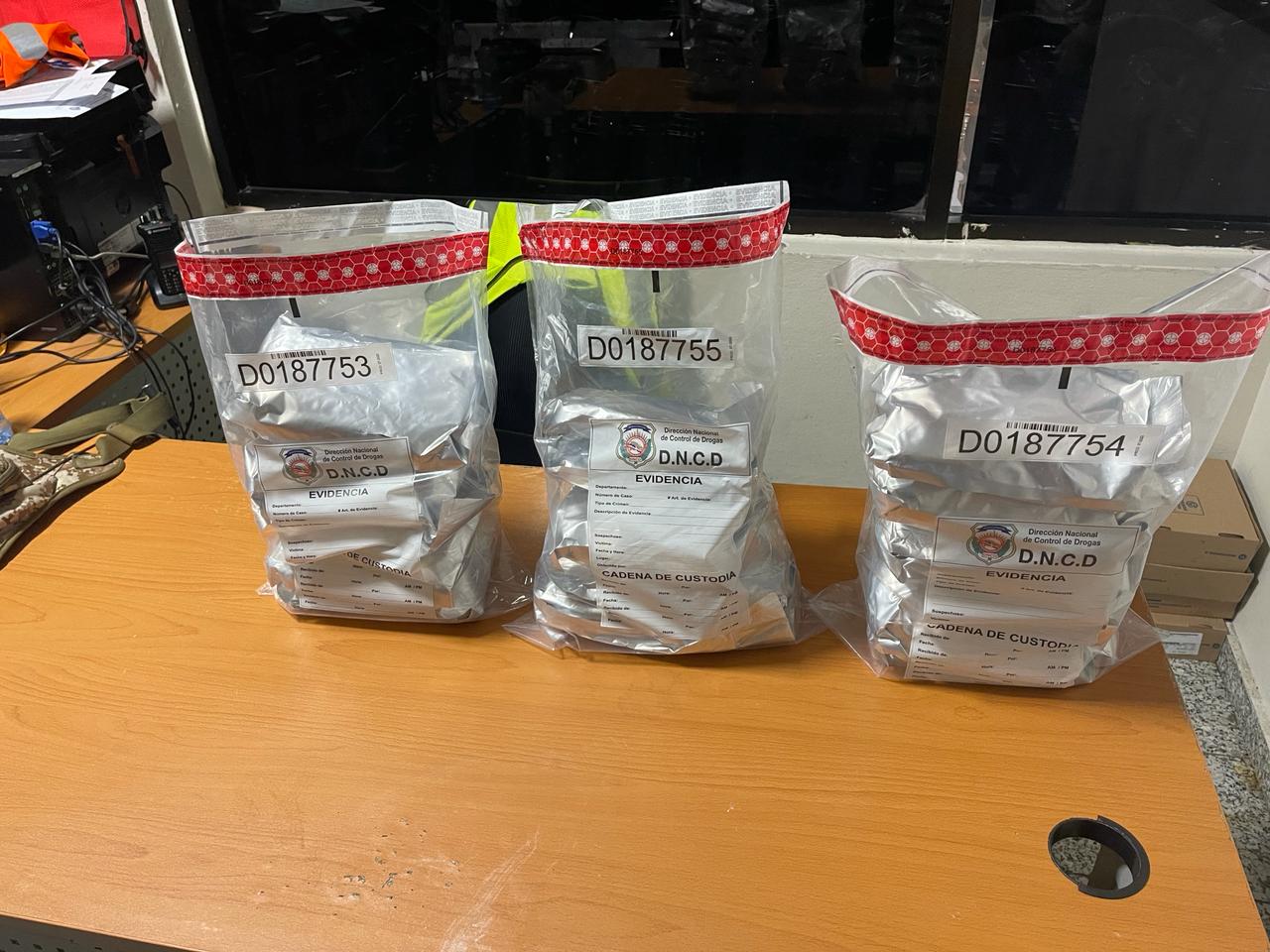 Decomisan 16 paquetes de marihuana en fundas de sopas en el AILA