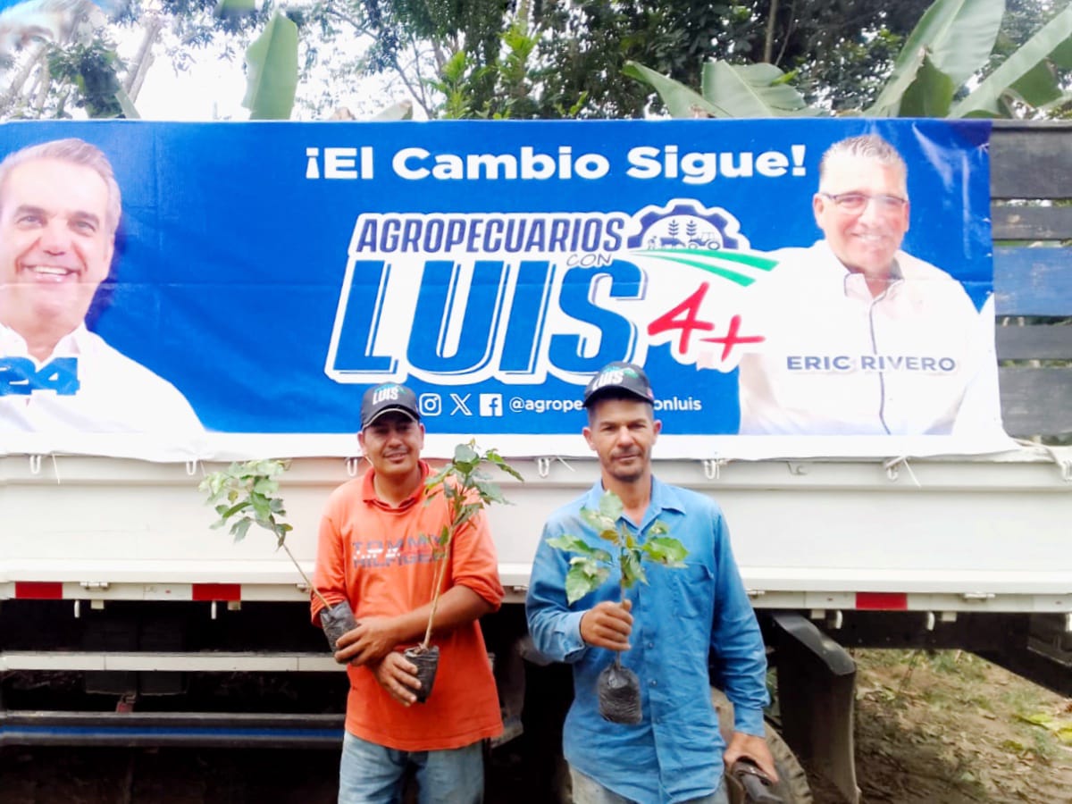 Agropecuarios con Luis realiza donación de 10,000 plantas de café a productores de Mahoma, Rancho Arriba