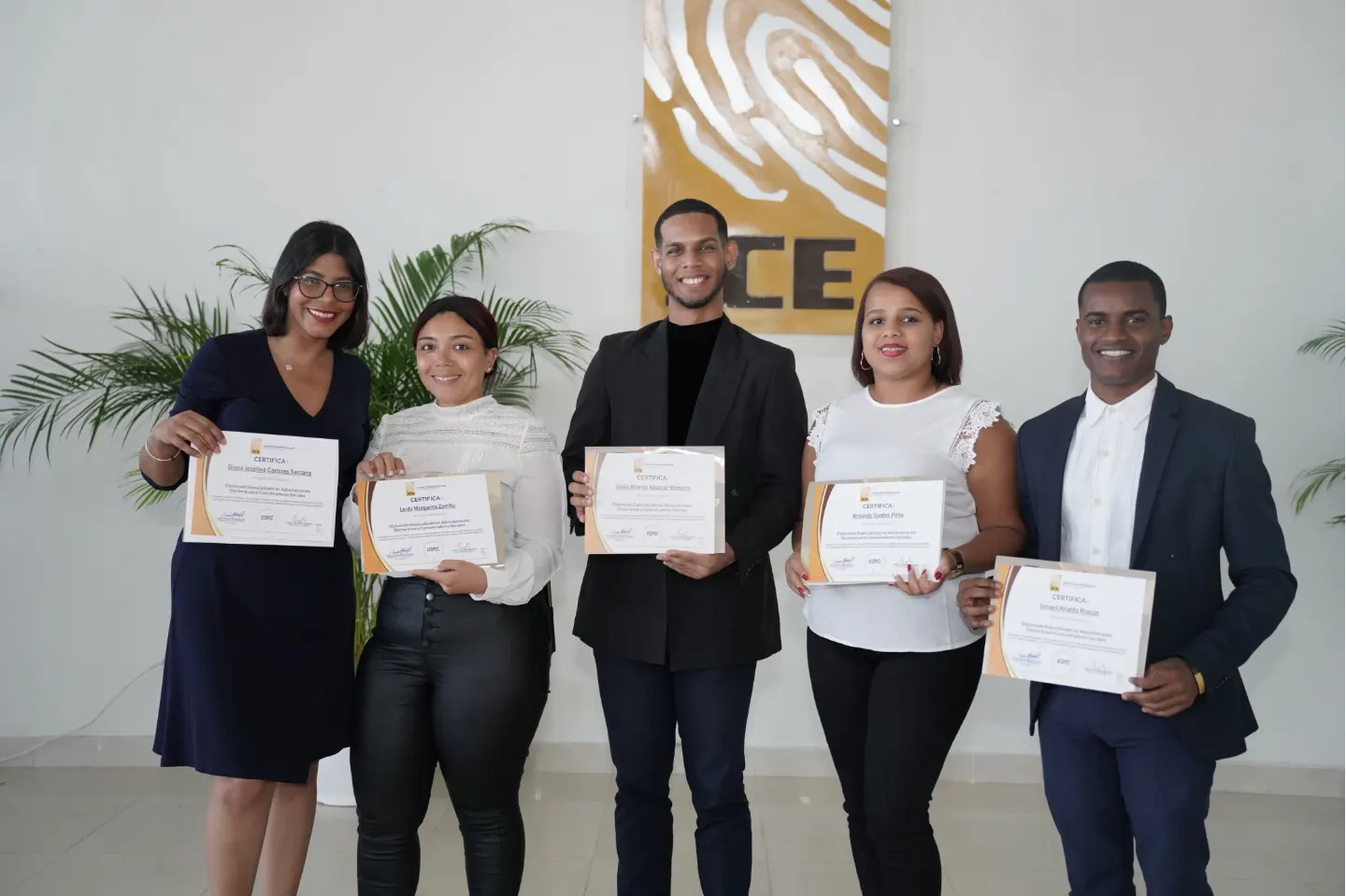 JCE y el IESPEC gradúan 178 periodistas y comunicadores sociales en “Diplomado Especializado en Administración Electoral»