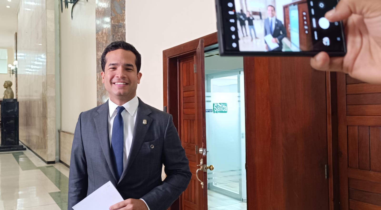 Omar Fernández deposita proyecto que libera de anticipos a microempresas y reacomoda pago de pymes Omar Fernández deposita proyecto que libera de anticipos a microempresas y reacomoda pago de pymes