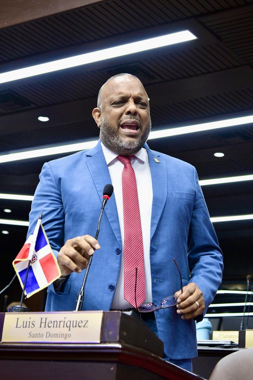 Luis Henríquez: «Transfuguismo promovido por el gobierno amenaza sistema de partidos y democracia»