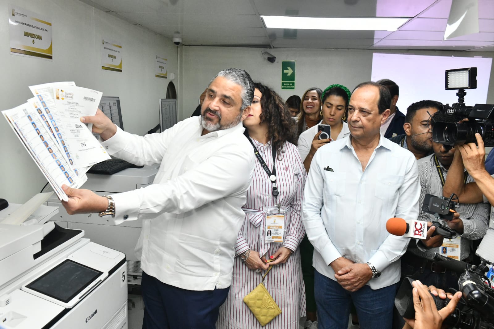 JCE inicia impresión del padrón electoral para elecciones presidenciales y congresuales JCE inicia impresión del padrón electoral para elecciones presidenciales y congresuales