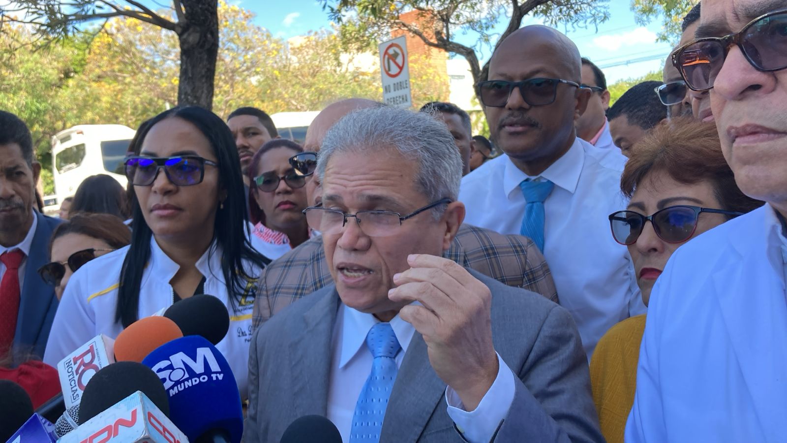 Con la consigna ¡Somos médicos, no somos delincuentes! protestó el CMD por sentencias a galenos