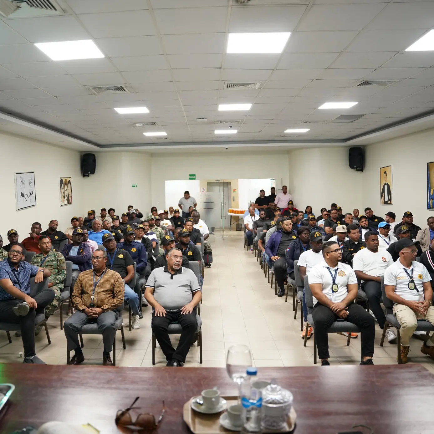 Presidente Comisión Derechos Humanos ofrece charla a inspectores y agentes de Migración Presidente Comisión Derechos Humanos ofrece charla a inspectores y agentes de Migración
