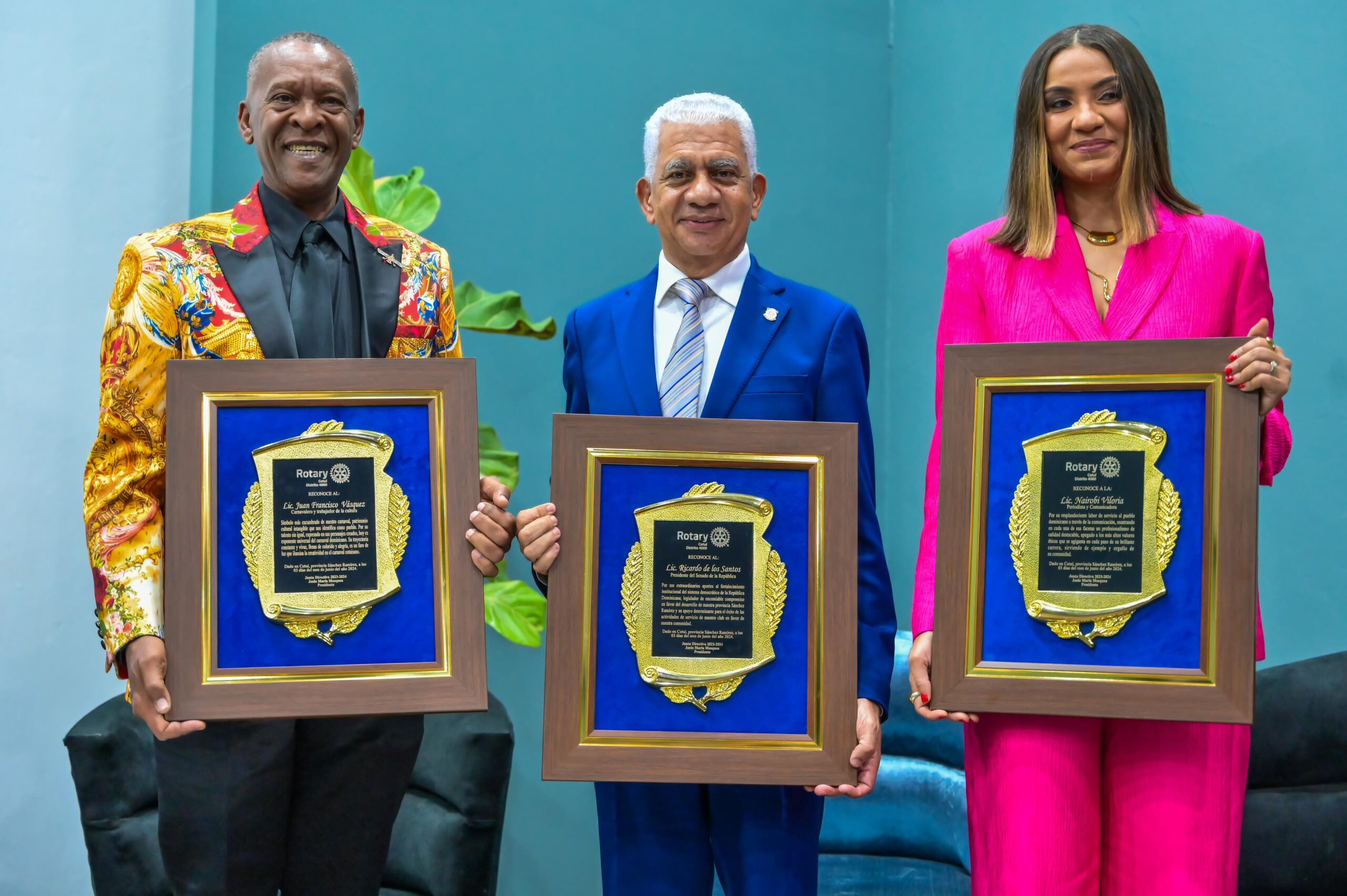 Presidente del Senado, Ricardo de los Santos recibe reconocimiento del Club Rotario de Cotuí