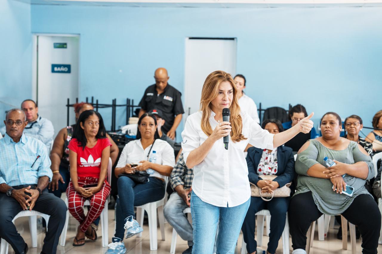 Carolina Mejía lleva programa «La Alcaldía Llega a Ti» al sector Mata Hambre