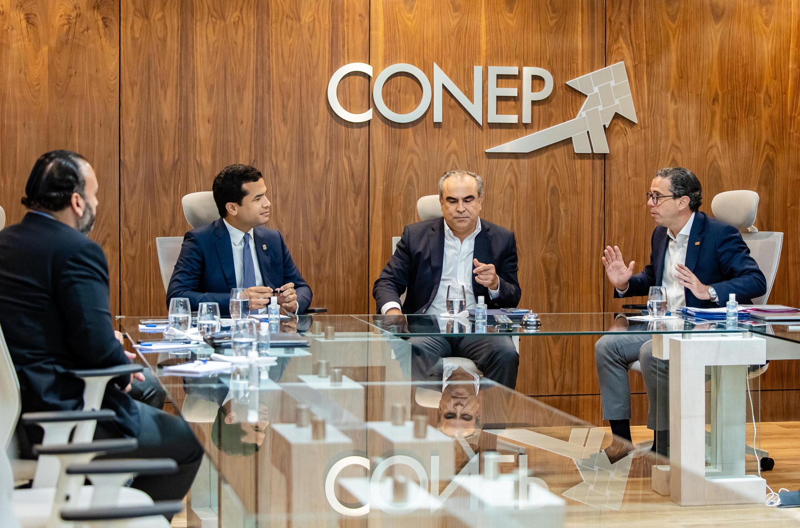 Omar Fernández y CONEP pasan balance a propuestas estratégicas de reformas