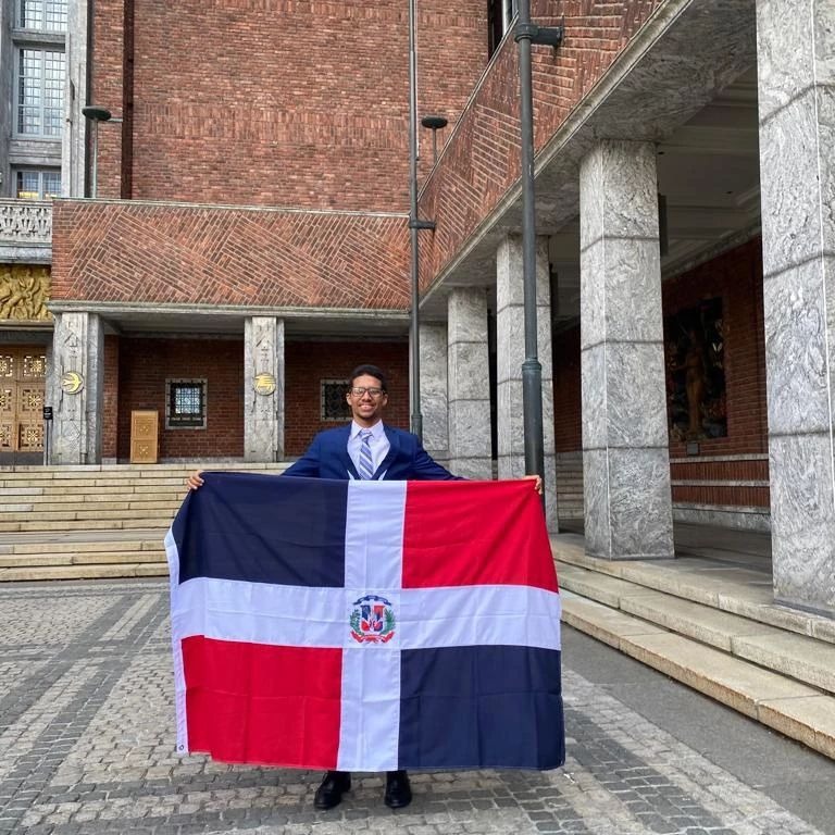 Joven dominicano con mención de honor en Olimpiada de matemáticas necesita 700 libras esterlinas para participar en Inglaterra Joven dominicano con mención de honor en Olimpiada de matemáticas necesita 700 libras esterlinas para participar en Inglaterra