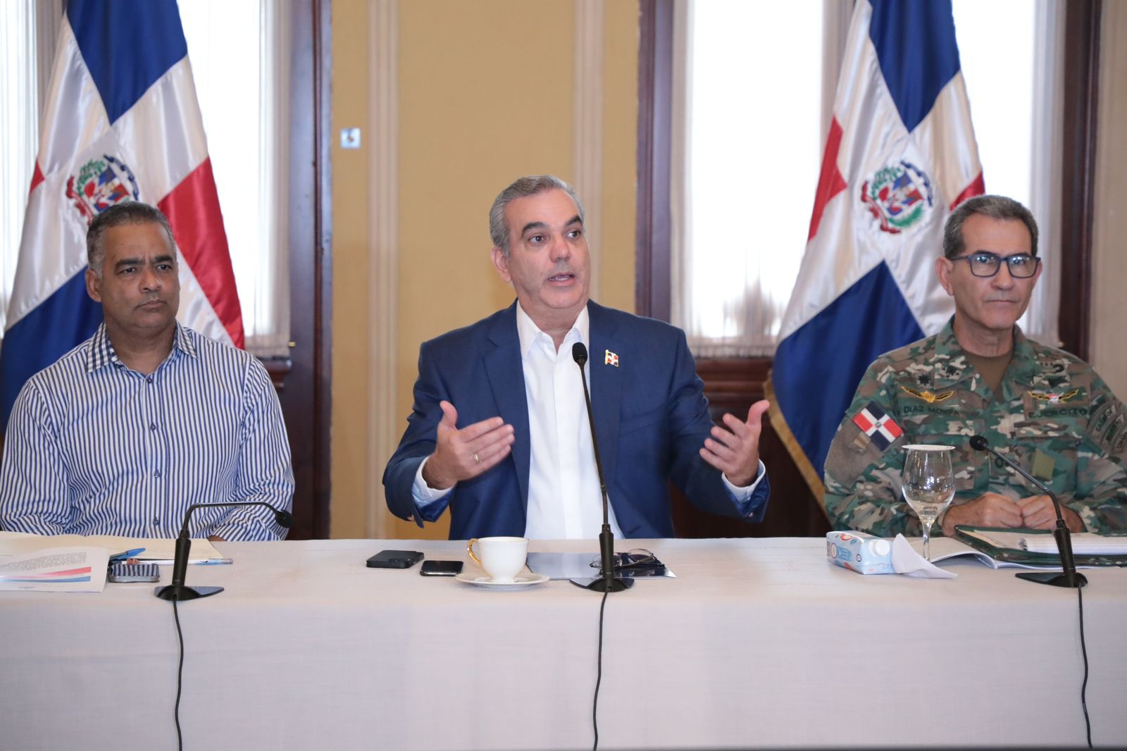 Abinader afirma que lo principal es salvar vidas y trabajar en coordinación con los gobierno locales ante los efectos del huracán Beryl