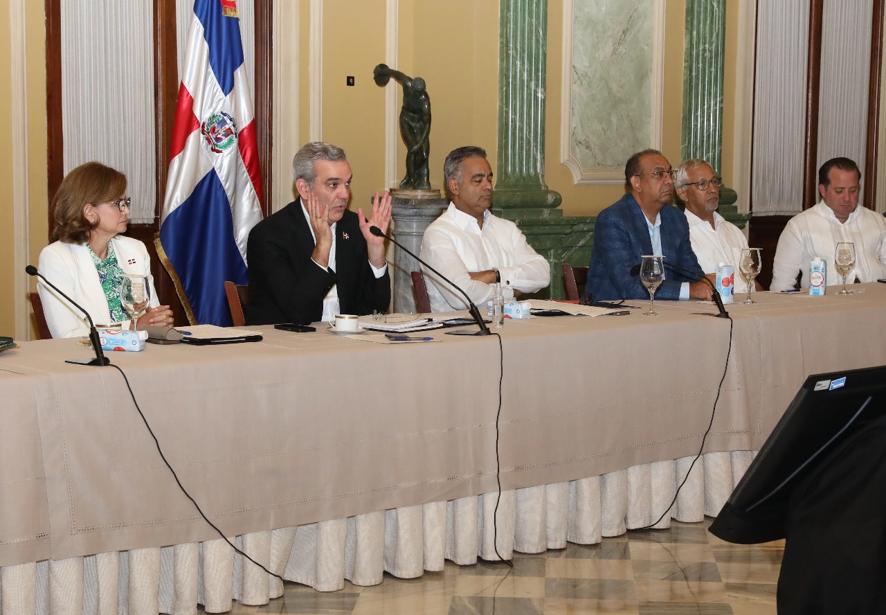 Gobierno se reúne con organismos de socorro ante paso huracán Beryl Gobierno se reúne con organismos de socorro ante paso huracán Beryl