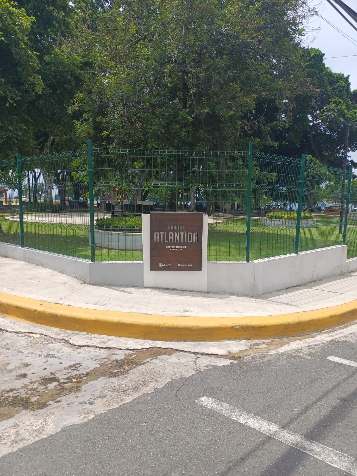 ADN saca cerca de 60 toneladas de desechos de monumento Montesino y su playa; reabre parques