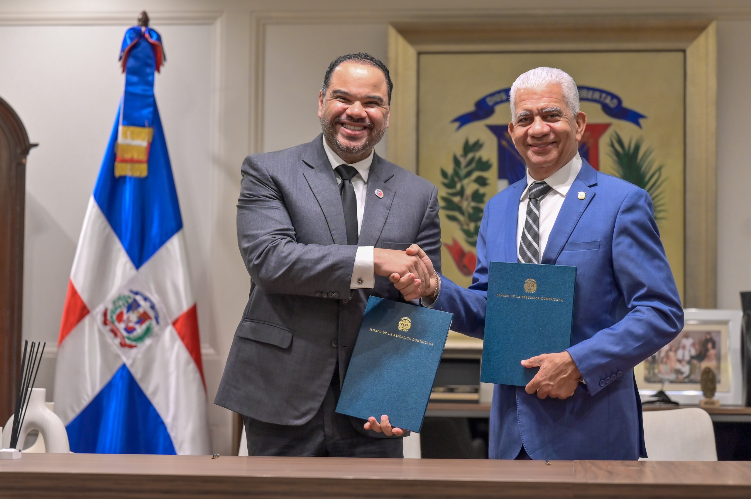 Presidente del Senado y Defensor del Pueblo firman acuerdo de cooperación interinstitucional