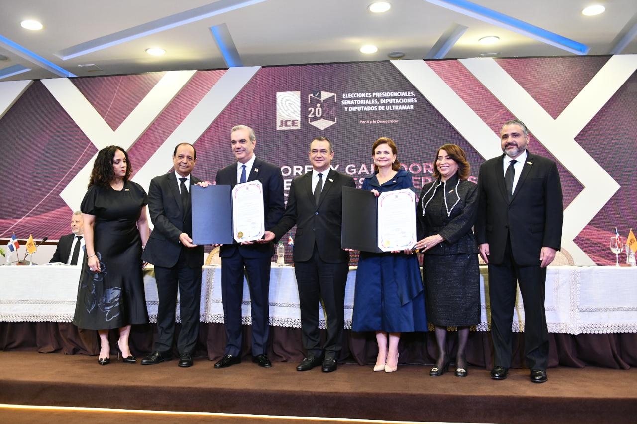 JCE entrega certificados de elección a ganadores de comicios del pasado 19 de mayo