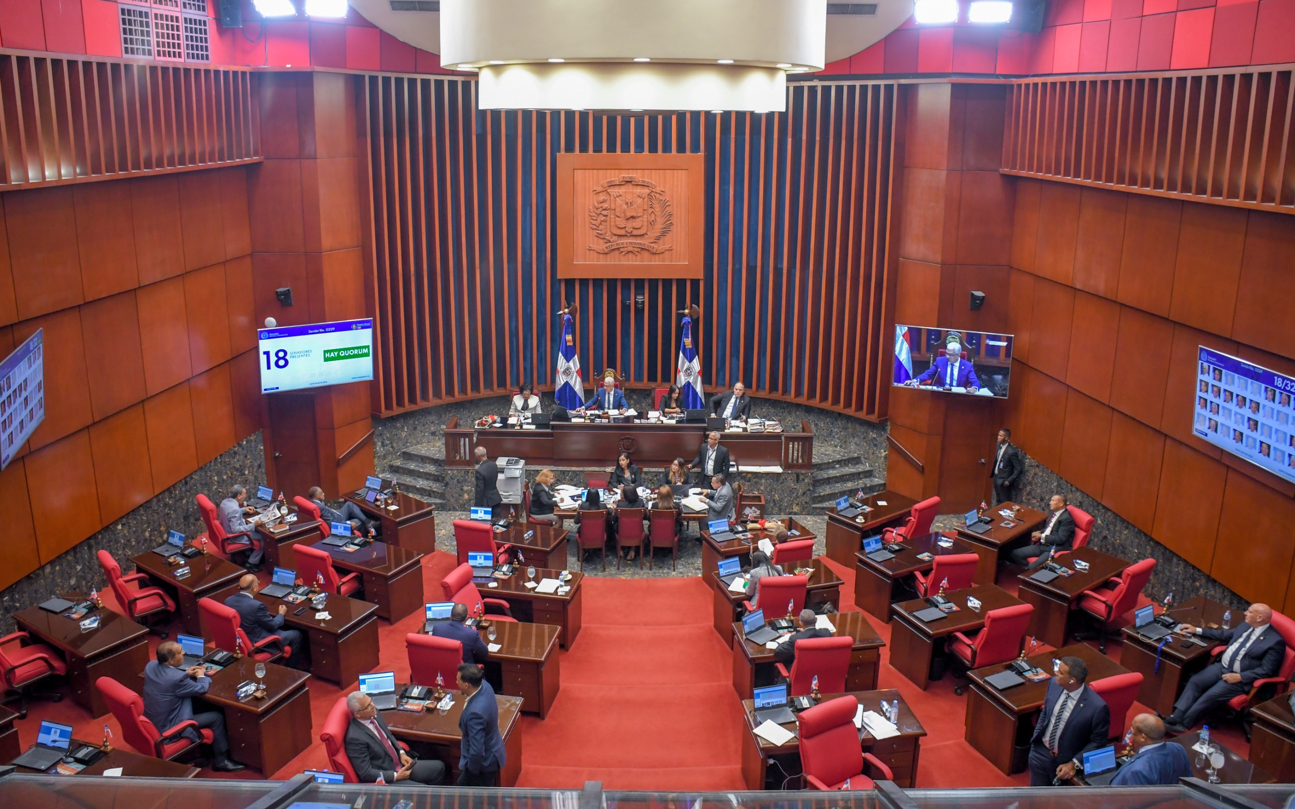 Senado aprueba proyecto modifica Ley Contrataciones Públicas; prohíbe al presidente y vicepresidente contratar con el Estado