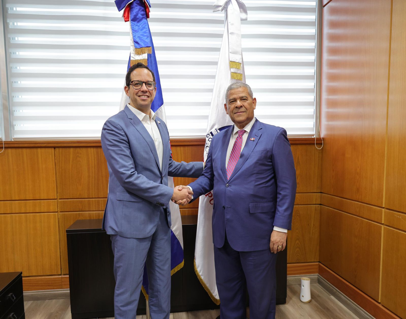 Sigmund Freund asume como nuevo ministro de Administración Pública Sigmund Freund asume como nuevo ministro de Administración Pública