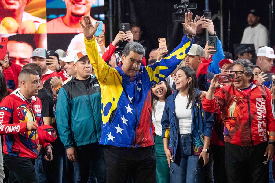 Maduro pide “respeto a la voluntad popular” al ser proclamado presidente entre denuncias de fraude