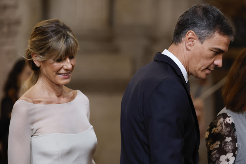 Sánchez se querella por prevaricación contra el juez Peinado y se acoge a su derecho a no declarar
