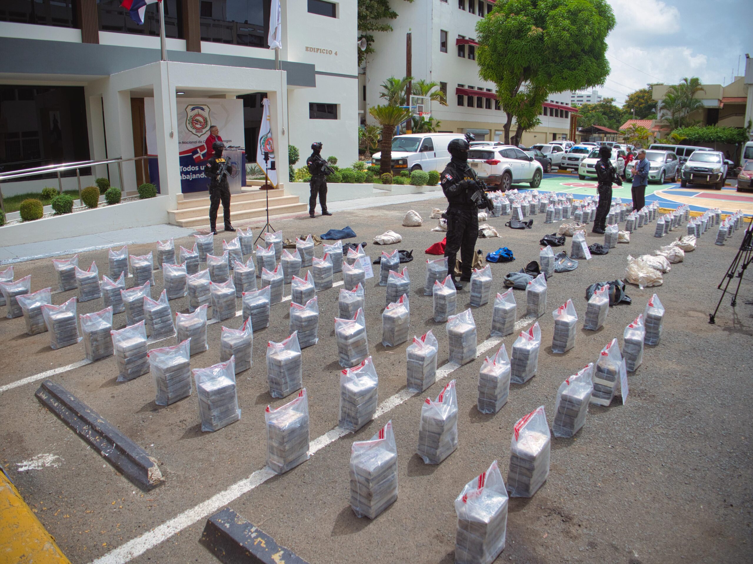 Confiscan 918 paquetes de presunta cocaína en Puerto Caucedo