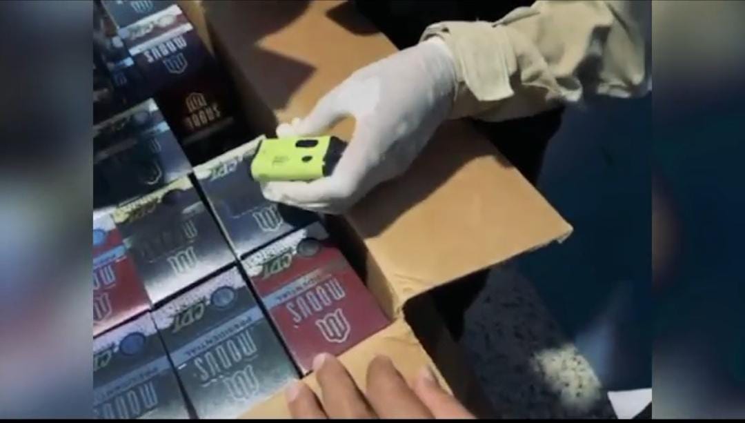 Ocupan más de 300 cigarrillos electrónicos y chocolates con presunta marihuana en La Vega