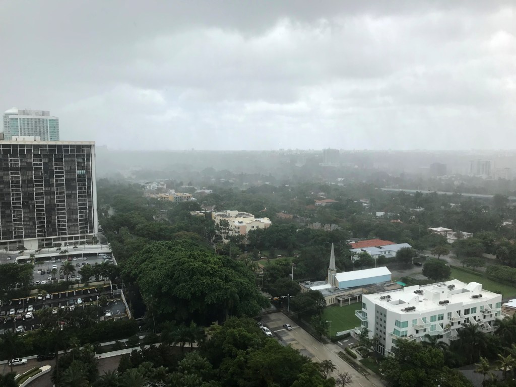 El gobernador de Florida, EE.UU., advierte que Debby dejará graves inundaciones en el estado