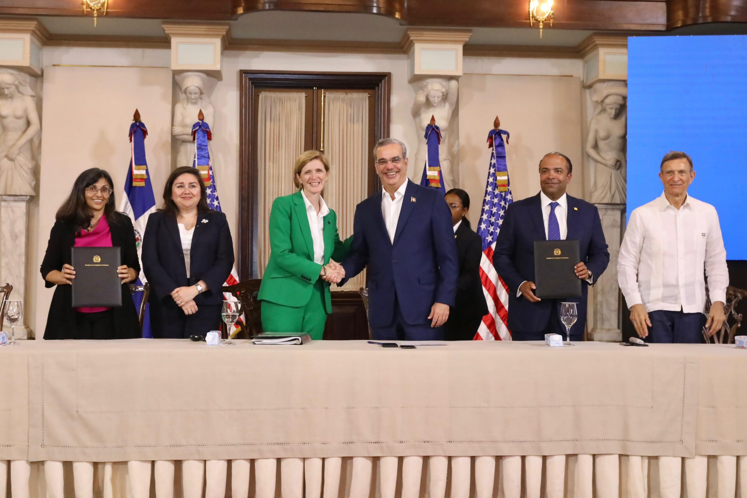 Banreservas y DFC anuncian US$84 millones para mujeres, préstamos verdes y pequeñas empresas