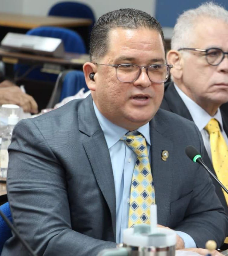 Diputado dominicano propone crear un banco de software libre para Centroamérica y República Dominicana Diputado dominicano propone crear un banco de software libre para Centroamérica y República Dominicana