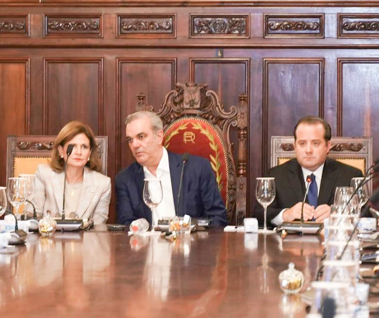 Abinader y vicepresidenta encabezan Consejo de Ministros y Directores y tratan sobre la ética