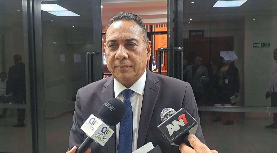 Senador Pedro Tineo: legisladores estudiarán propuesta de eliminación y fusión de ninisterios