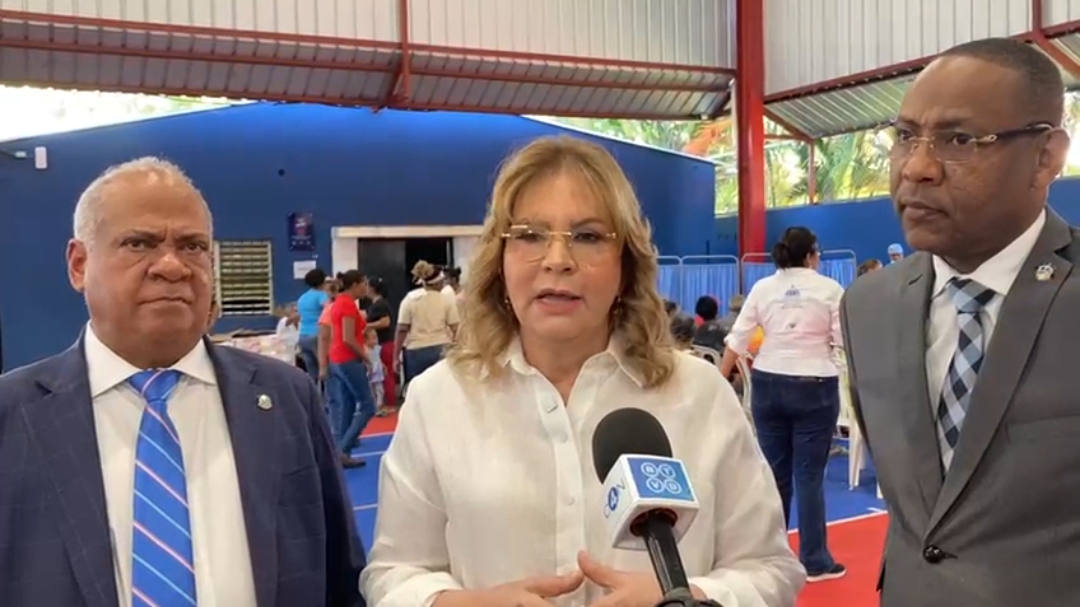 Diputado Ramón Bueno y Yadira Henríquez realizan operativo médico social en Villas Agrícolas