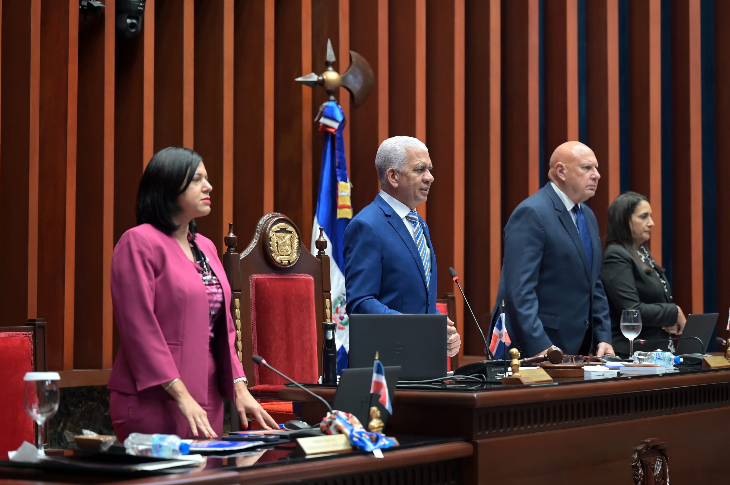 Senadores aprueban con mayoría resolución para reconocer triunfo de Edmundo González en Venezuela