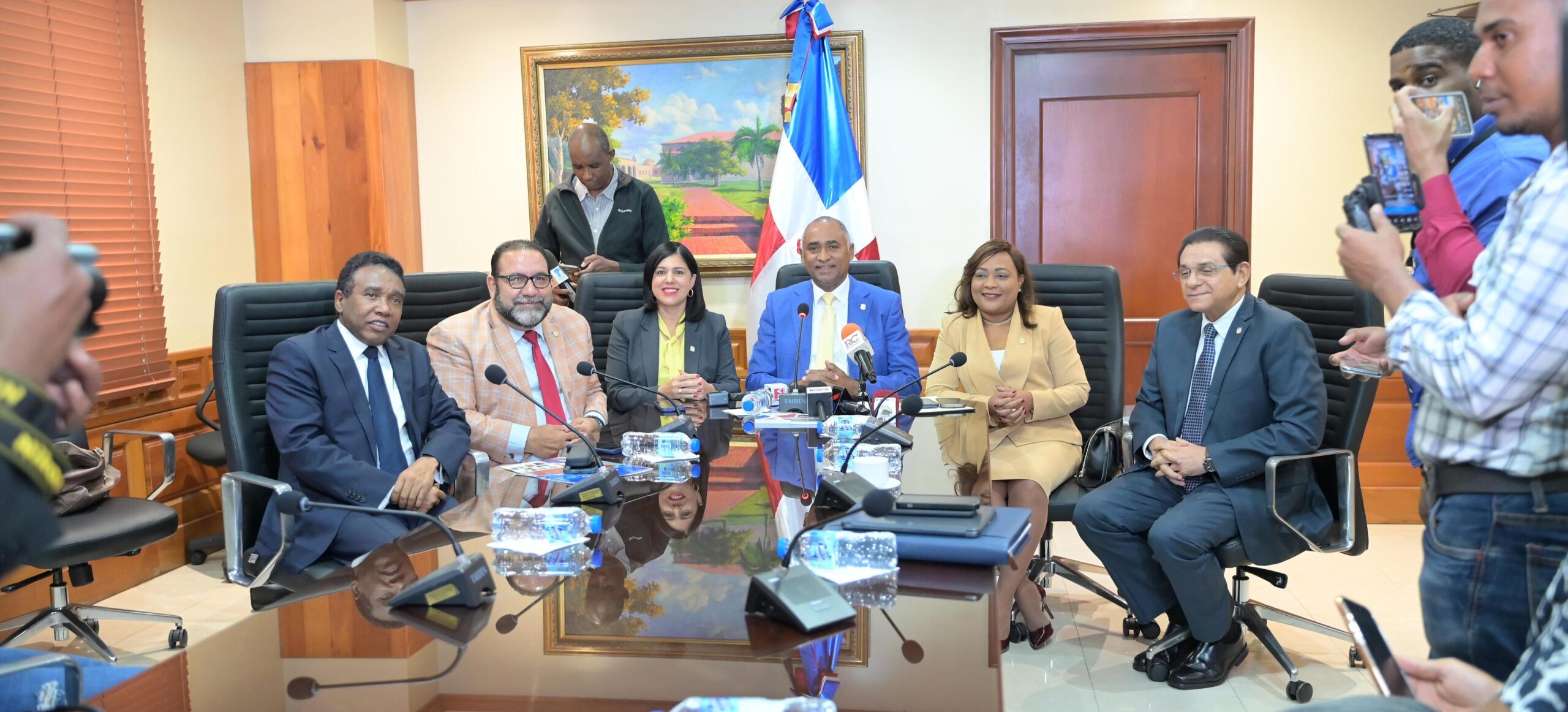 Comisión para elección miembros JCE extiende hasta el 2 de octubre plazo inscripción aspirantes
