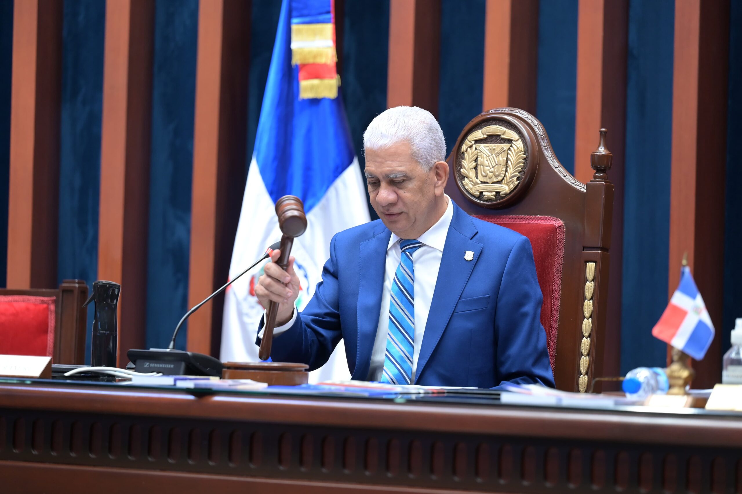 Senadores aprueban proyecto que declara la necesidad de reformar la Constitución