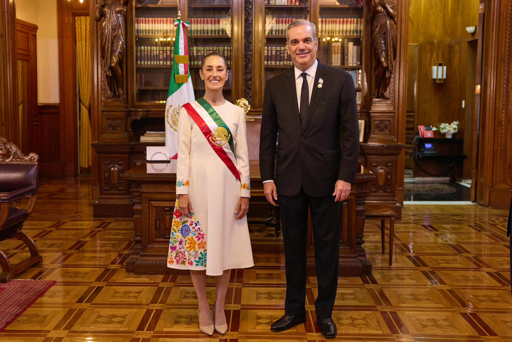 Abinader y la nueva presidenta de México conversan sobre fortalecimiento de las relaciones entre ambos países Abinader y la nueva presidenta de México conversan sobre fortalecimiento de las relaciones entre ambos países