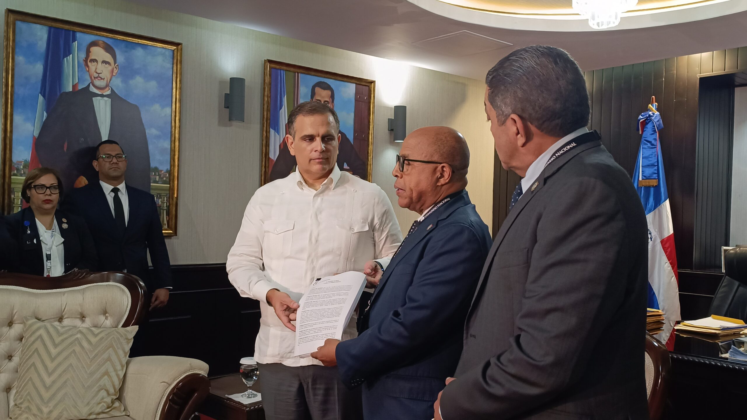 Depositan Ley de Modernización Fiscal en Congreso Nacional; afirman beneficiará el desarrollo del país