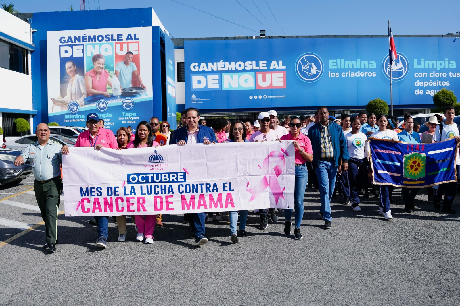 Ministro de Salud, Víctor Atallah encabeza caminata para concientizar sobre el cáncer de mama Ministro de Salud, Víctor Atallah encabeza caminata para concientizar sobre el cáncer de mama