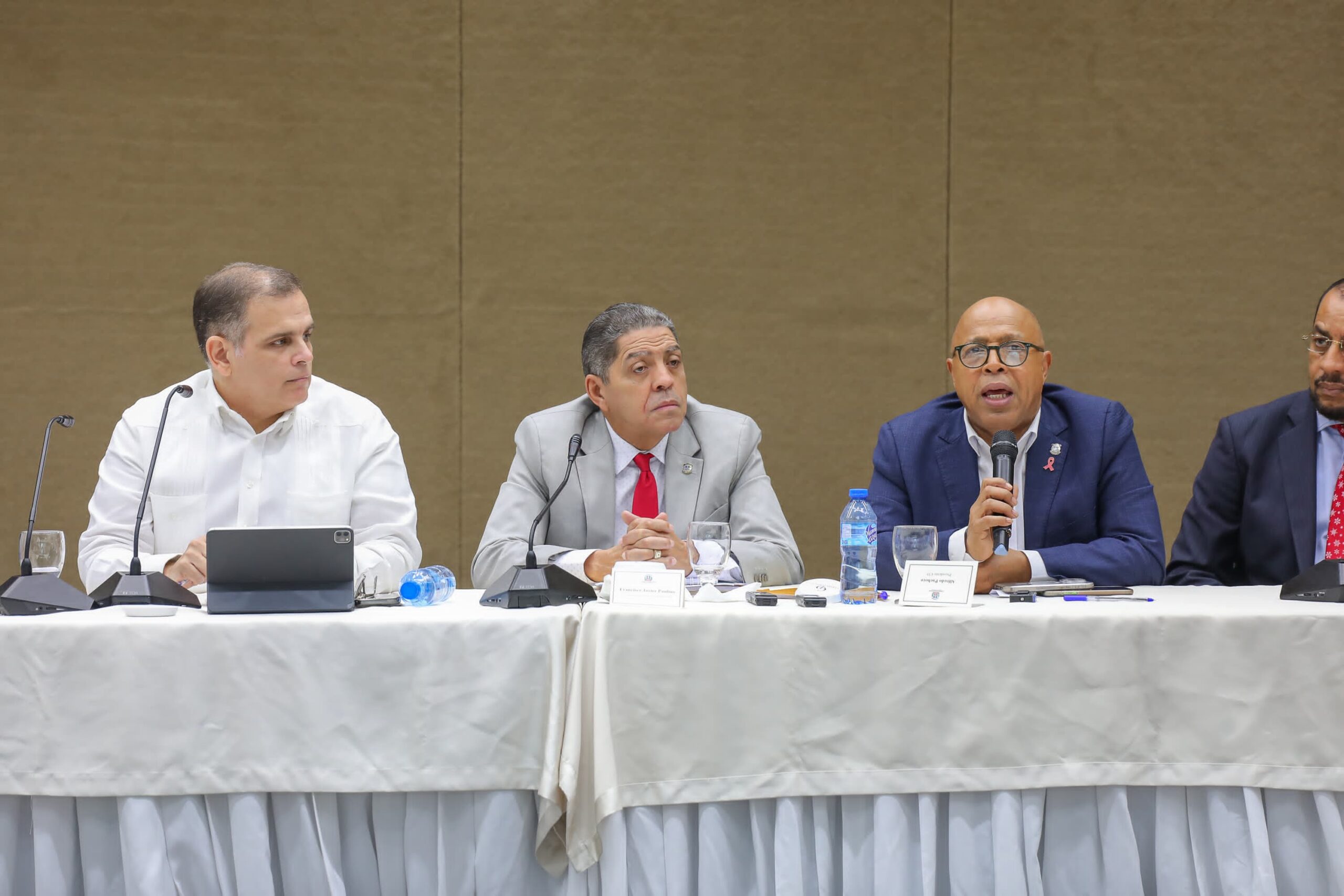 Ministro de Hacienda explica a comisión de diputados alcance del proyecto de Modernización Fiscal