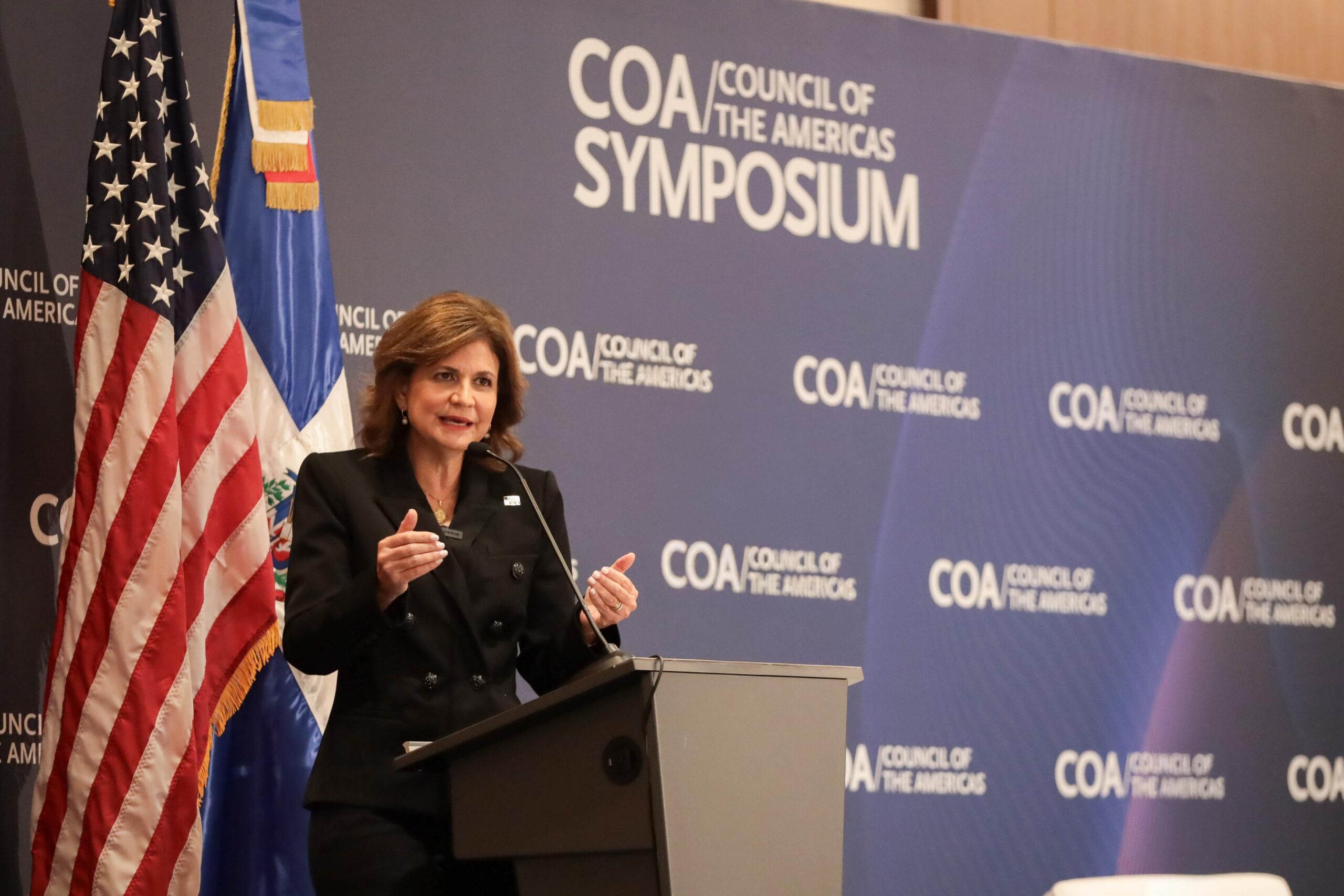 Raquel Peña en simposio del COA: “República Dominicana ha recorrido un camino extraordinario de transformación»