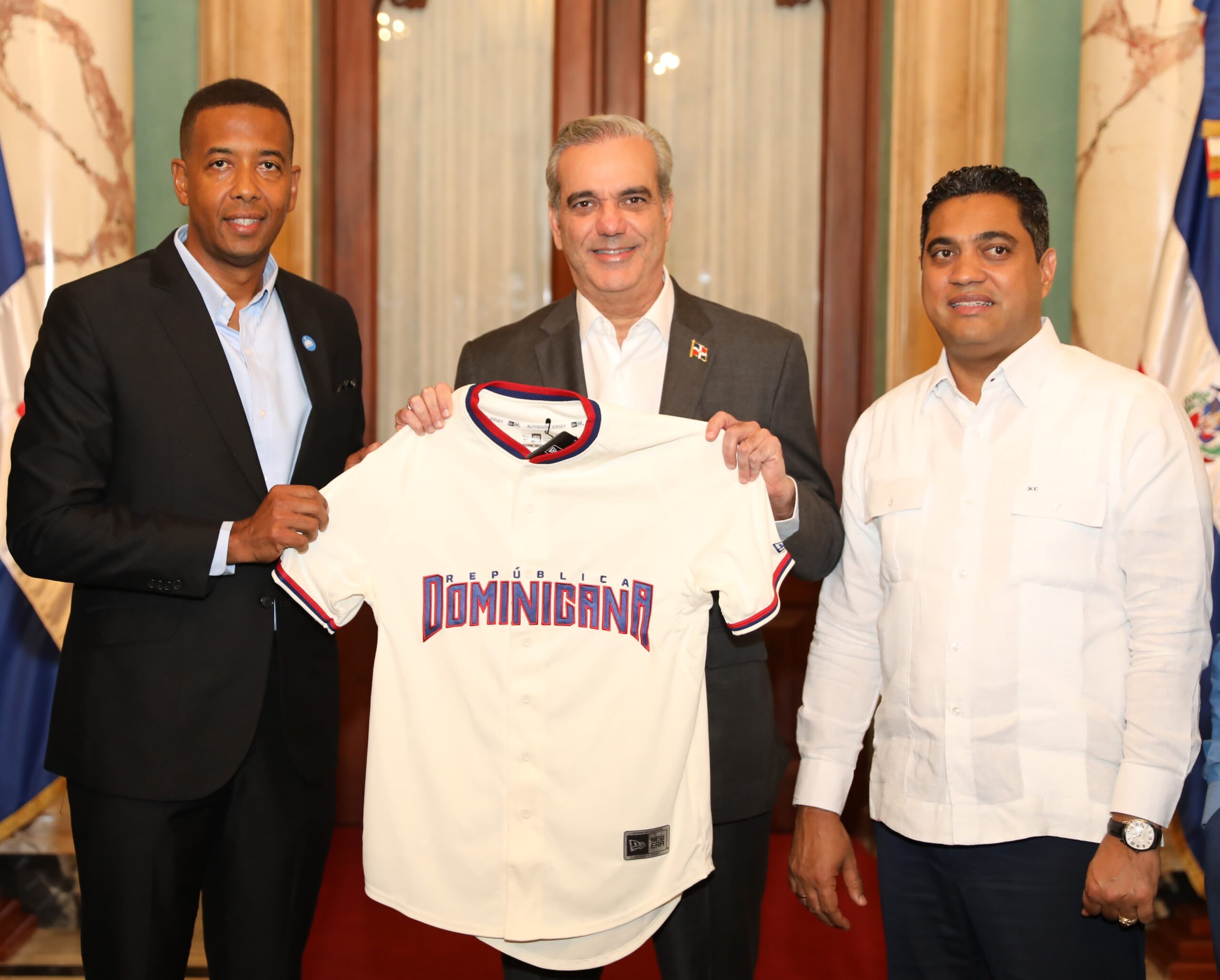 Abinader recibe a equipo dominicano de béisbol que representará al país en torneo Premier 12 en China Taipei Abinader recibe a equipo dominicano de béisbol que representará al país en torneo Premier 12 en China Taipei