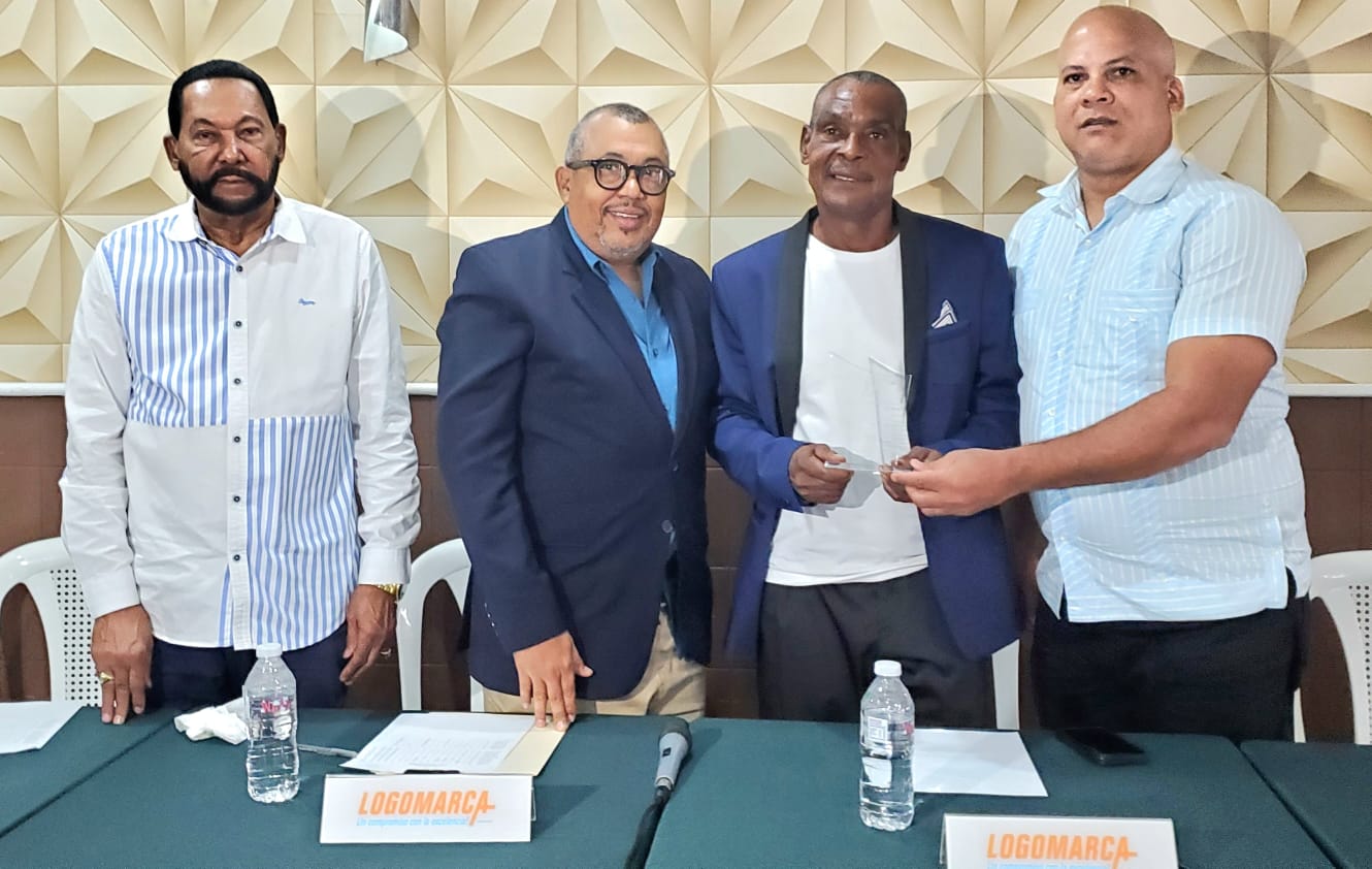 ACD reconoce al exgrandes ligas José BáezNabil Crismatt y Starlin Castro son los Peloteros Estrellas de la Semana