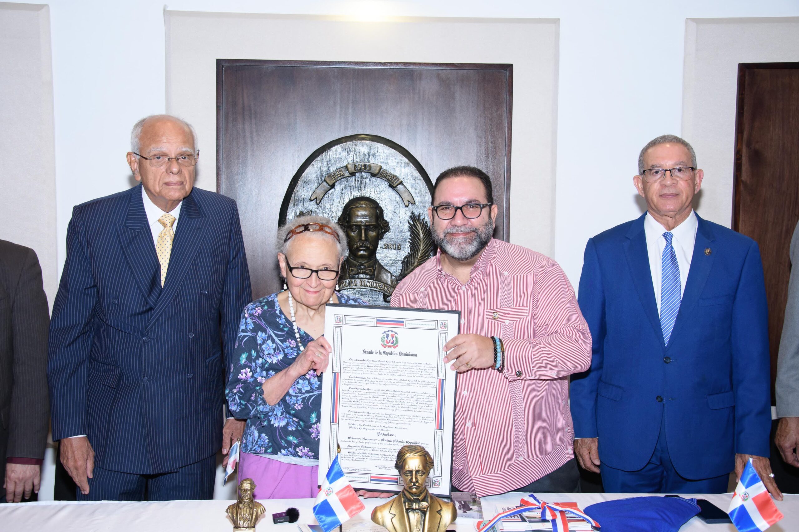 Senado de la República reconoce a escritora Rhina Polonia Espaillat Senado de la República reconoce a escritora Rhina Polonia Espaillat