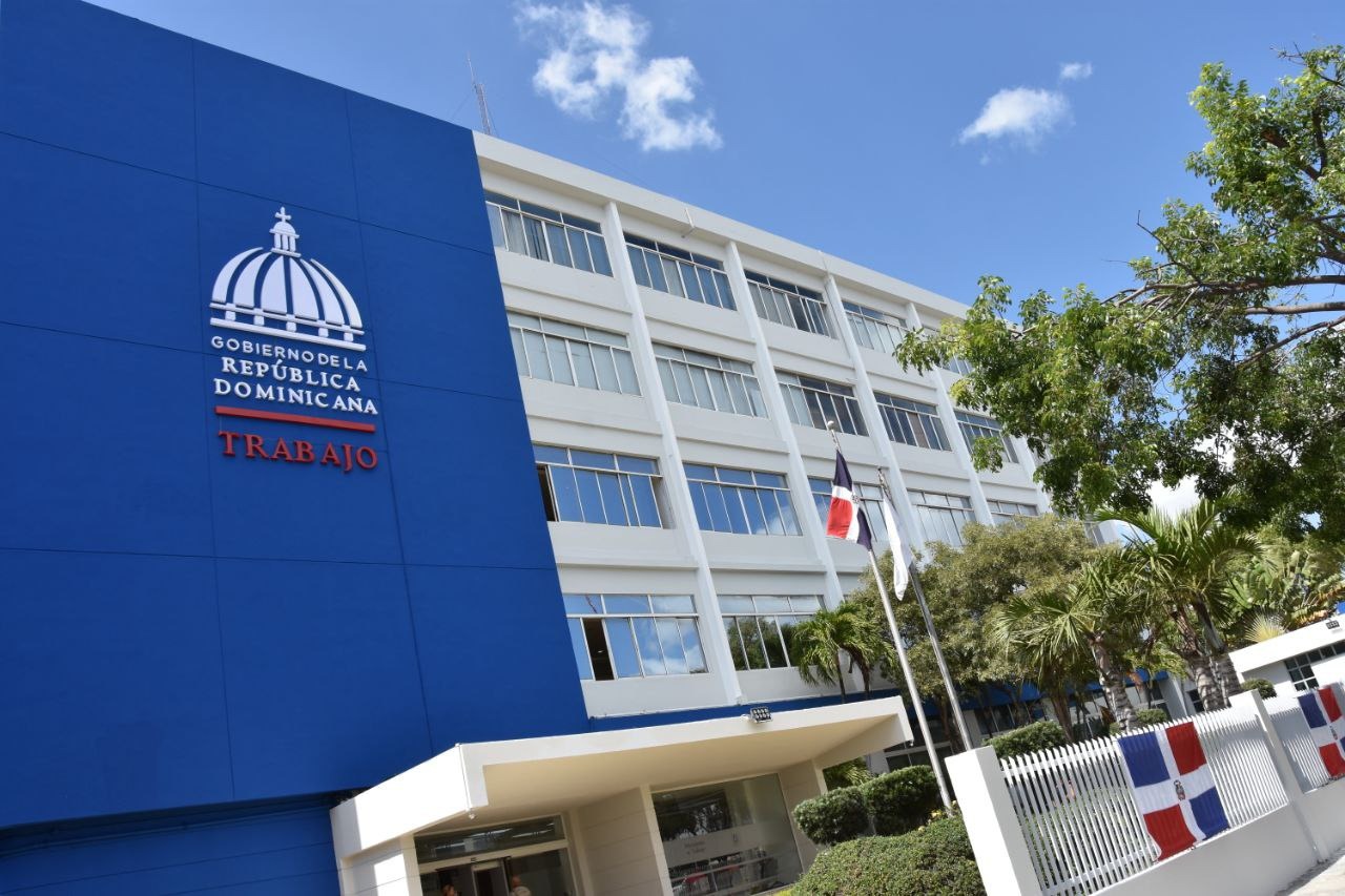 Ministerio de Trabajo invita a ferias de empleo para Montecristi, Santo Domingo Oeste y Bávaro