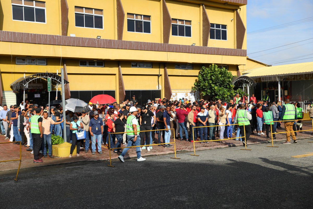 La JCE evacúa en tiempo récord a su personal de la sede central durante simulacro de terremoto