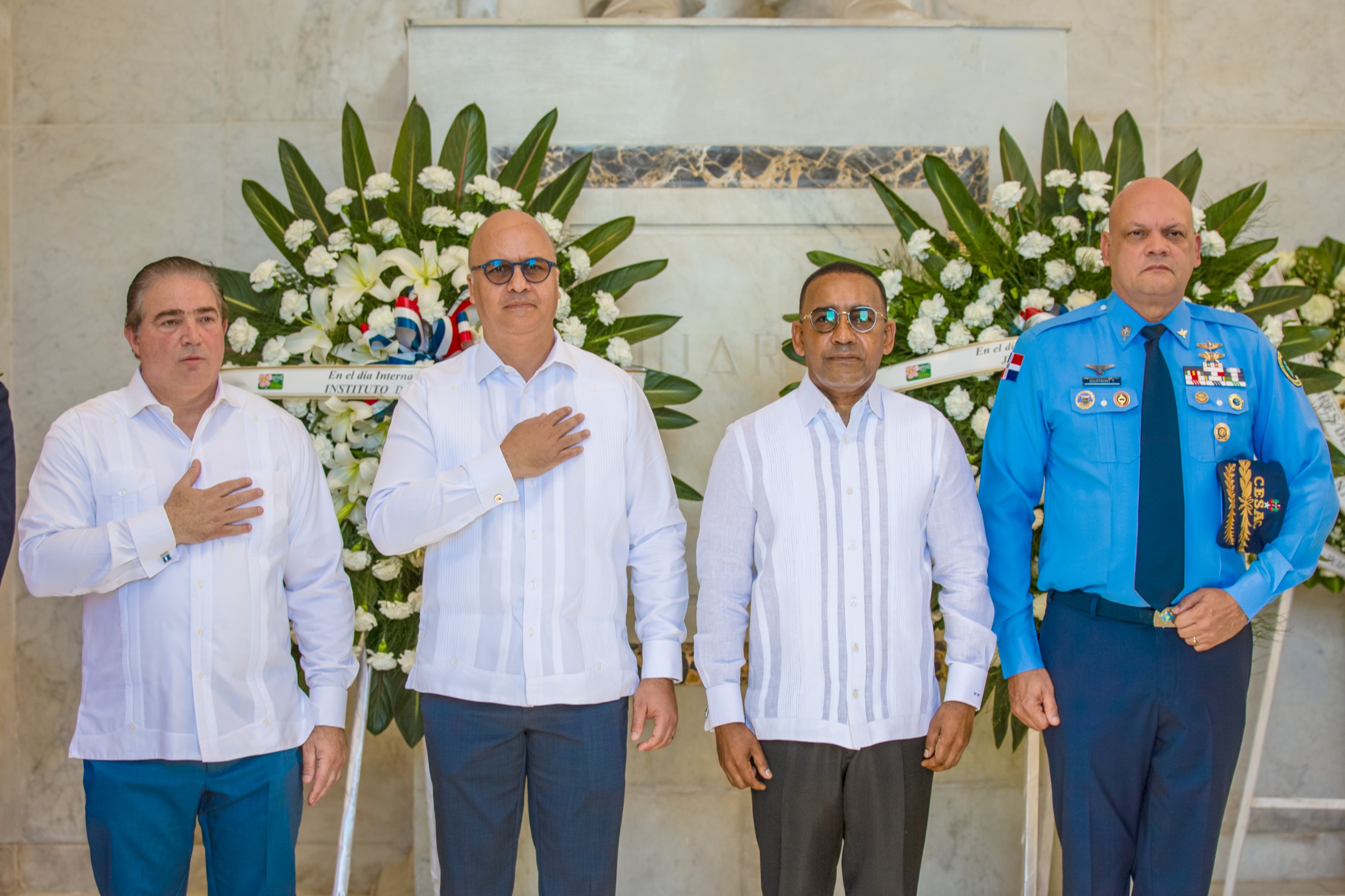 IDAC y organismos de aviación civil inician Semana de la Aviación Dominicana con ofrenda floral