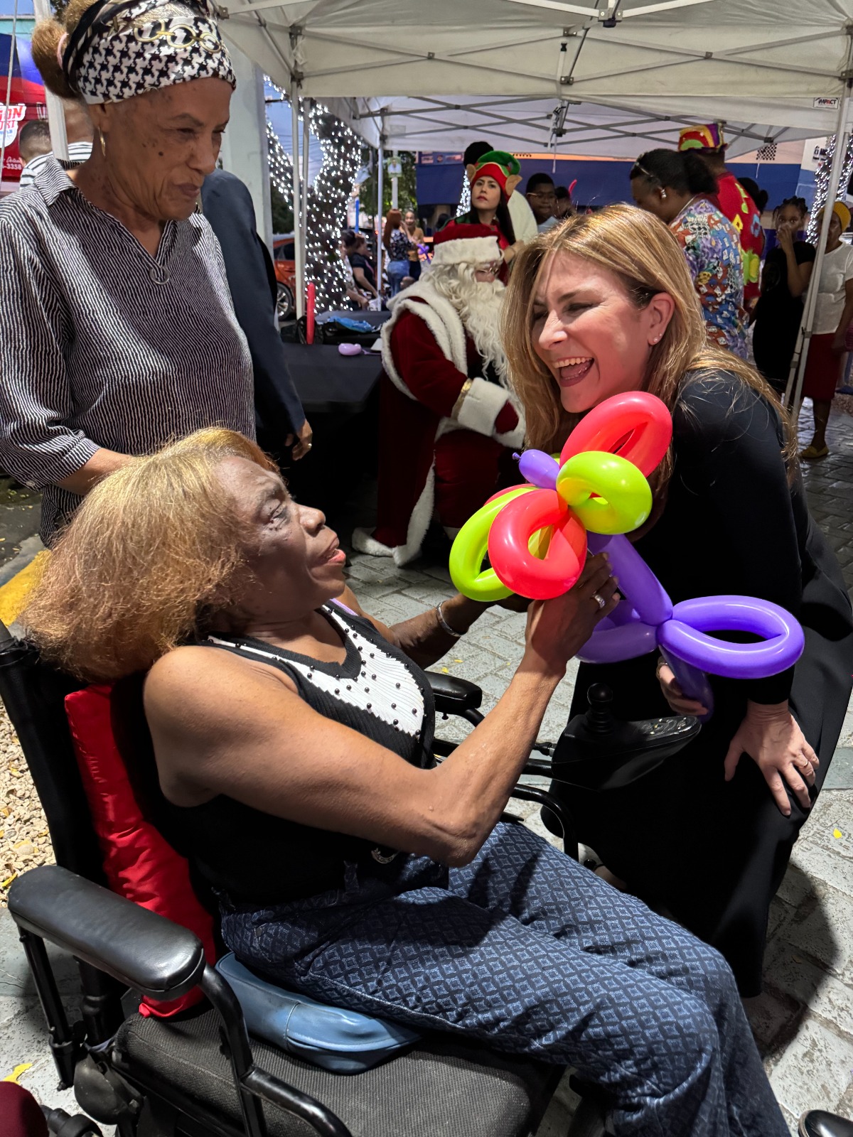 Alcaldía del Distrito Nacional lleva la alegría de la Navidad a los barrios con aguinaldos
