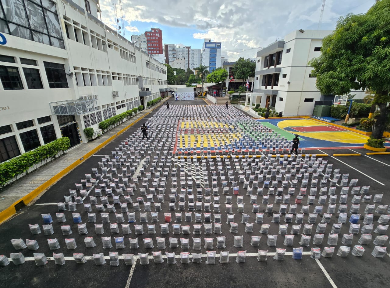 Intervienen contenedor con 9.5 de toneladas de cocaína en Caucedo; el más grande en la historia de RD