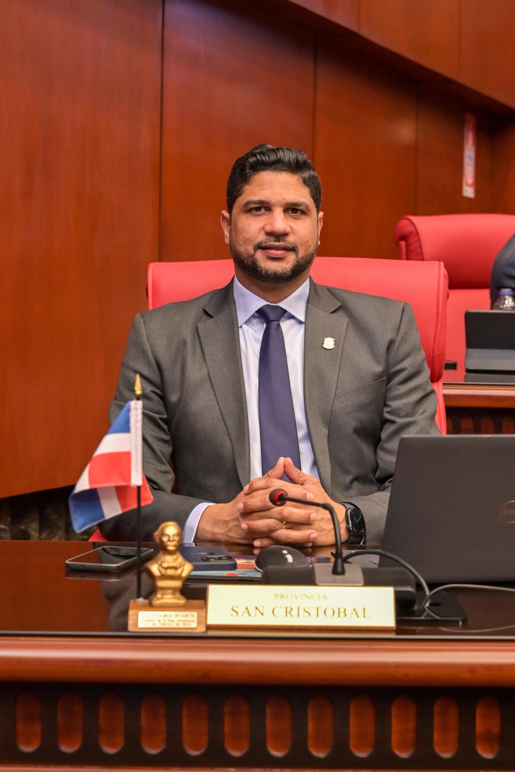 Senador Gustavo Lara llega a NY para sostener encuentros con la comunidad del exterior Senador Gustavo Lara llega a NY para sostener encuentros con la comunidad del exterior